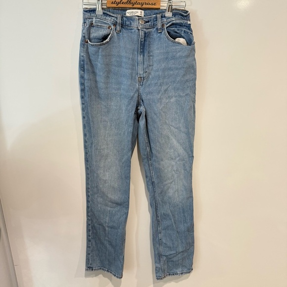 Abercrombie & Fitch Curve Love 90s Slim Straight Jean - Picture 6 of 9